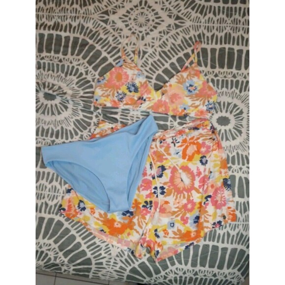 Roxy Swim Set Of 3 Pieces XL Shorts Are Medium But It Fits As A Set XL - Picture 12 of 16